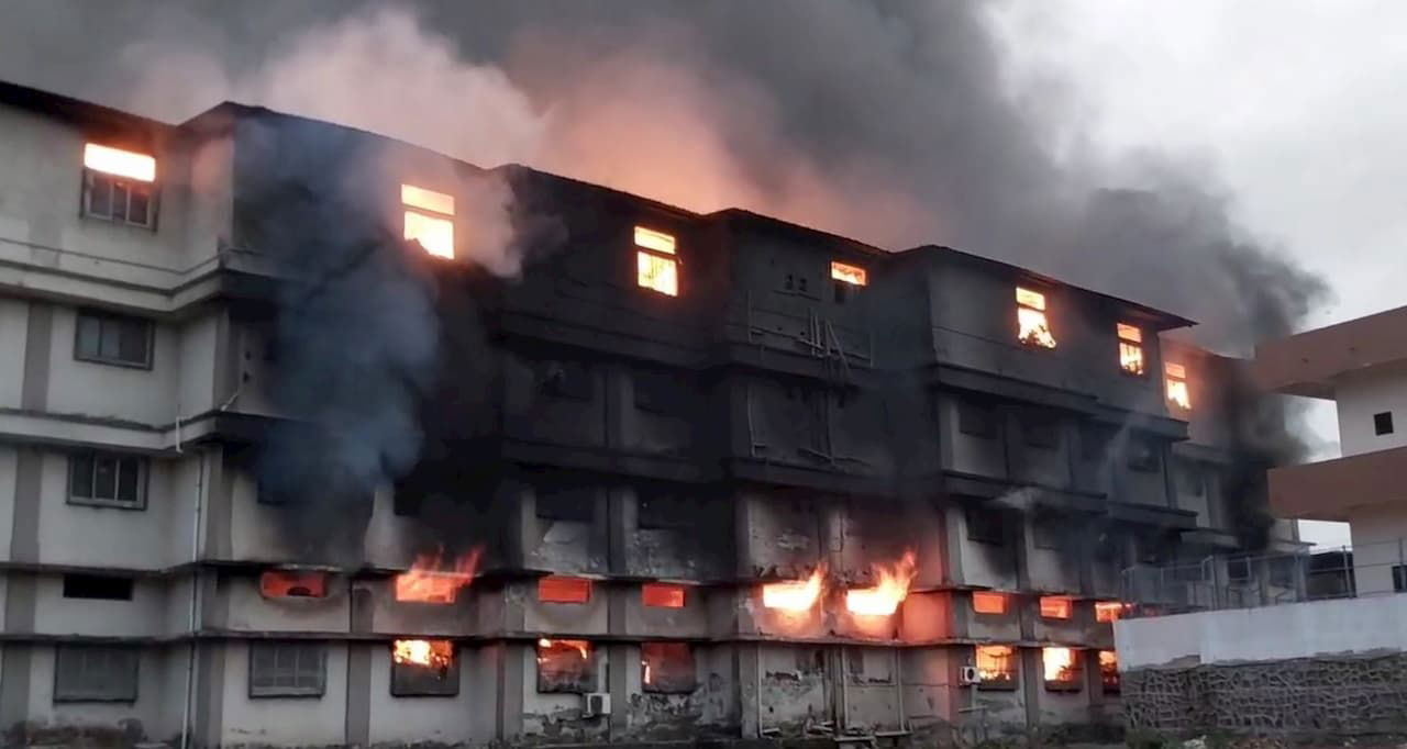 bhiwandi, diaper factory, bhiwandi fire, fire in factory
